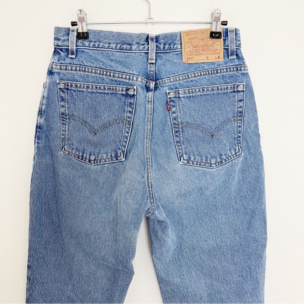 Vintage Levi's 550 Relaxed Tapered Leg High Waisted Jean Med Wash